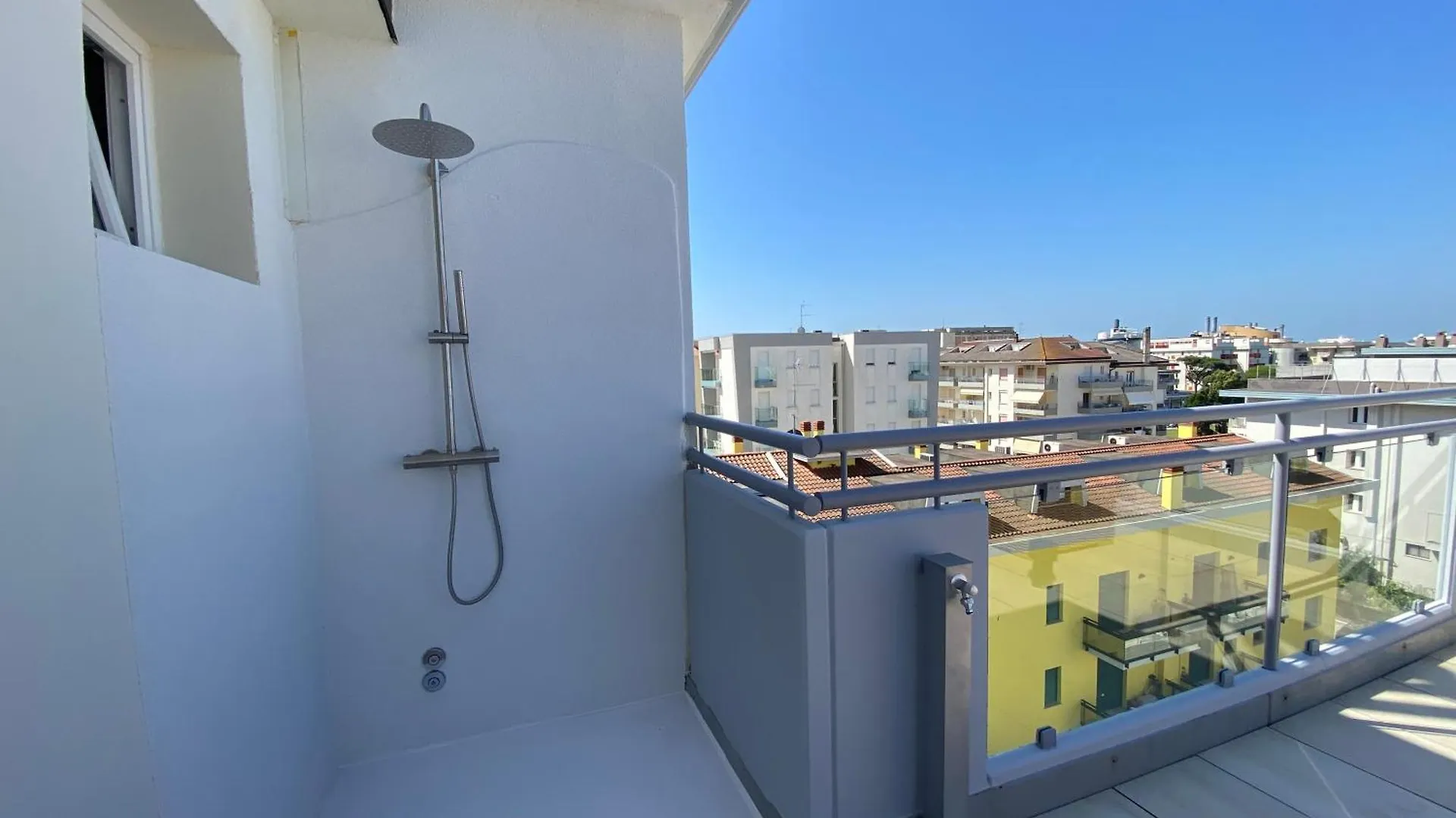 Rooftop Onda Blu Vista Mare - Aria - A 150 Mt Dalla Spiaggia Lido di Jesolo Apartament